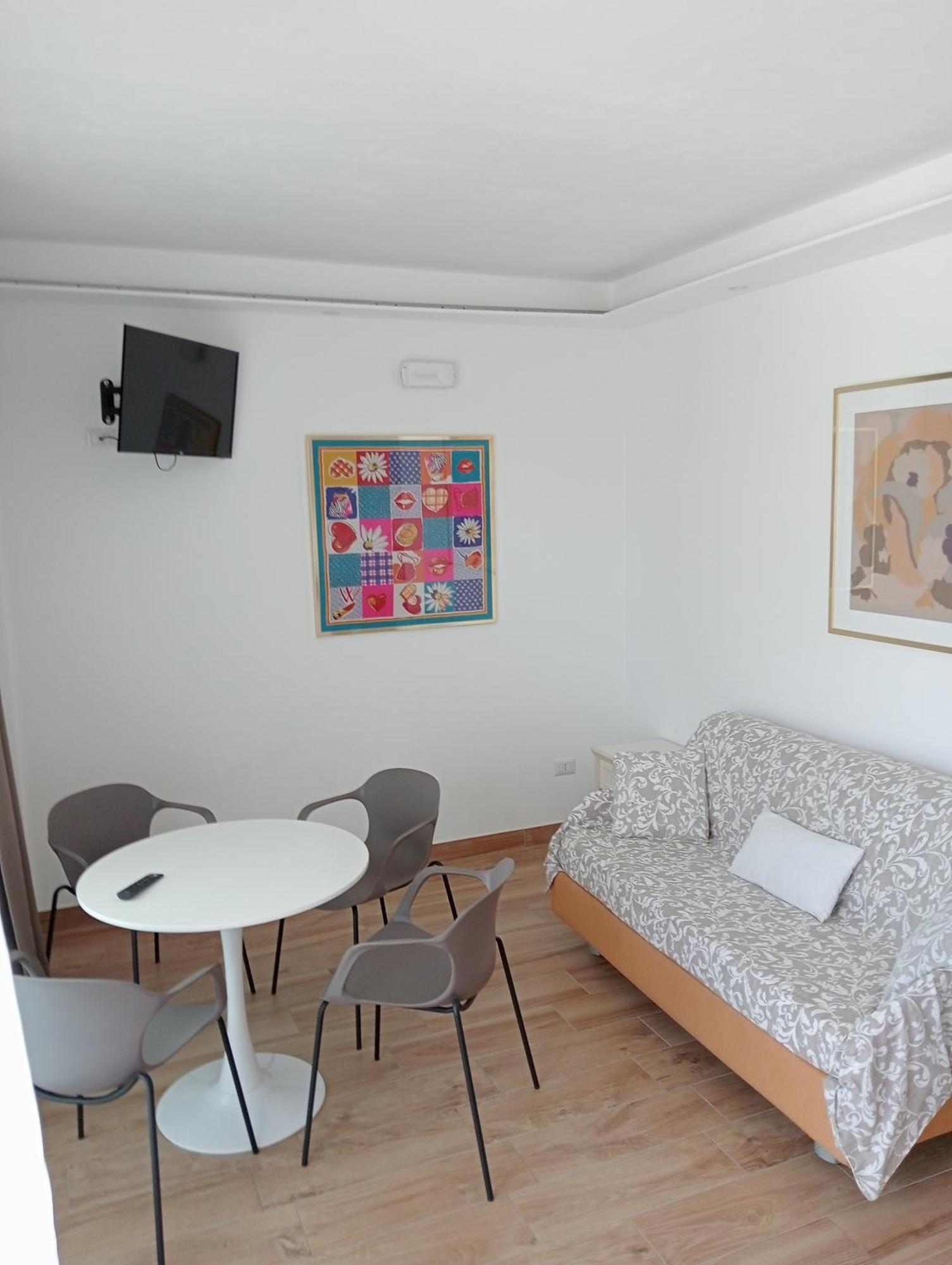 אלבה אדריאטיקה Hotel Flora מראה חיצוני תמונה